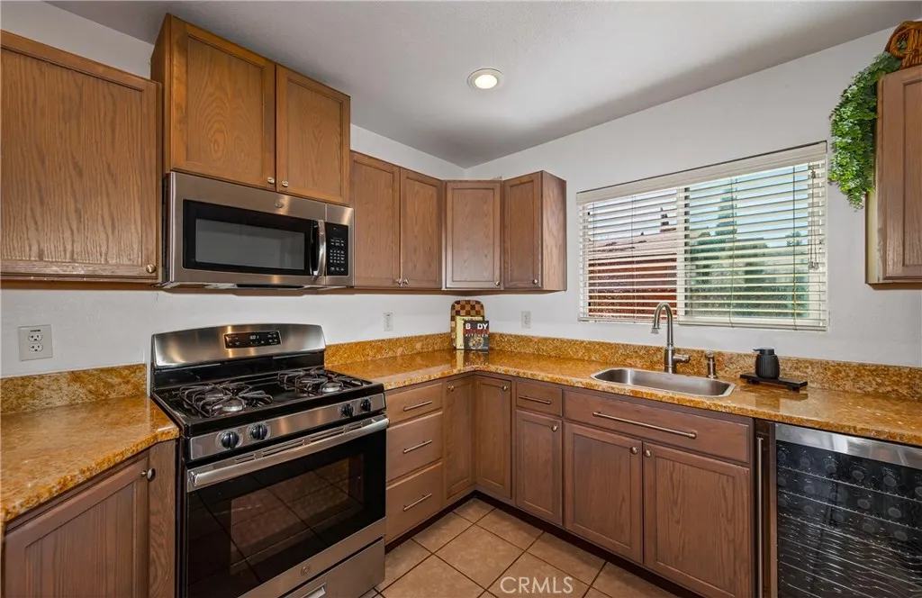 1087 N 1st St, Banning, California 92220 home-pic-11