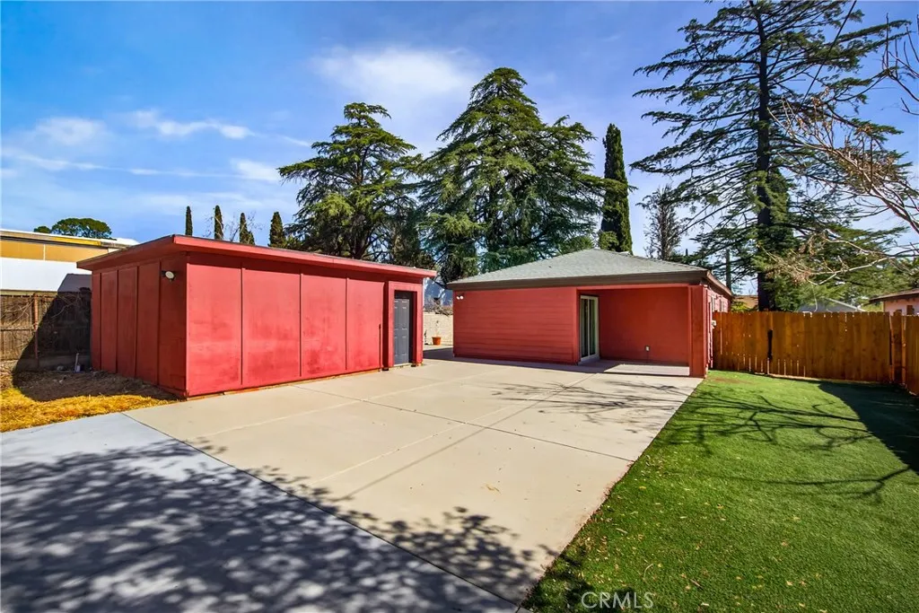 1087 N 1st St, Banning, California 92220 home-pic-20