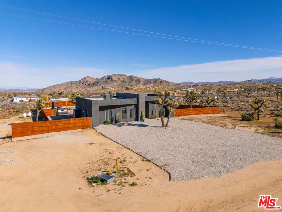 3945 Anita Avenue, Yucca Valley, California 92284 home-pic-44