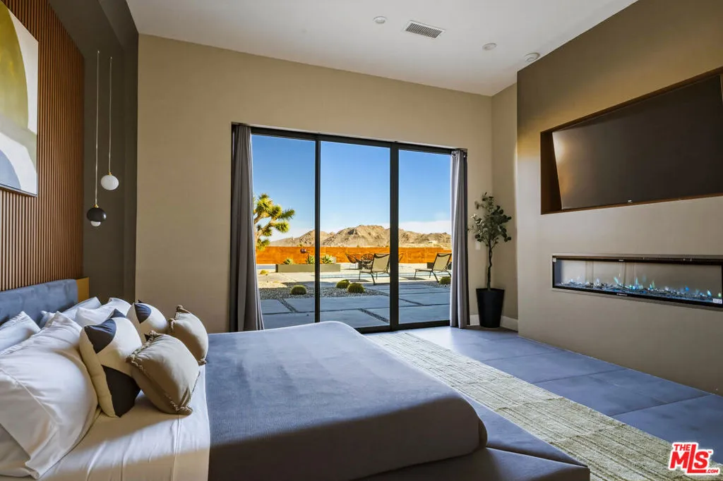3945 Anita Avenue, Yucca Valley, California 92284 home-pic-6