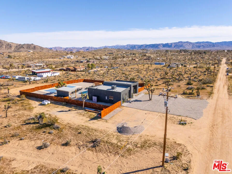 3945 Anita Avenue, Yucca Valley, California 92284 home-pic-45