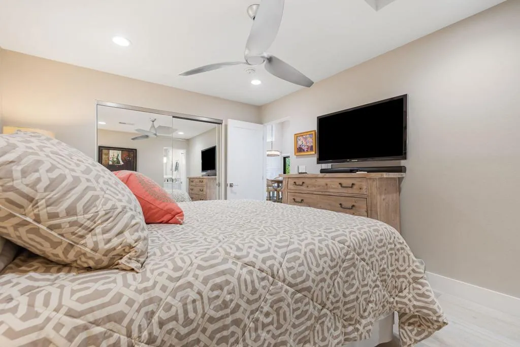 338 Paseo Primavera, Palm Desert, California 92260 home-pic-18