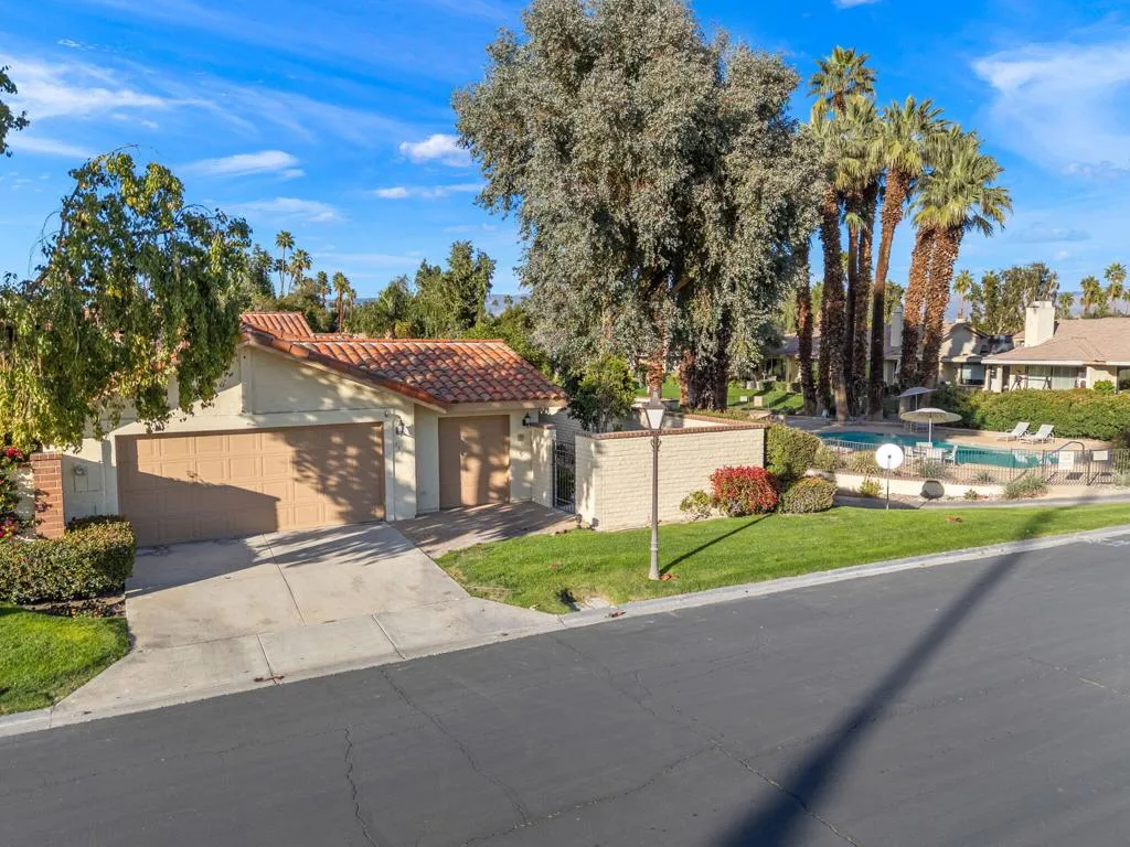 338 Paseo Primavera, Palm Desert, California 92260 home-pic-40