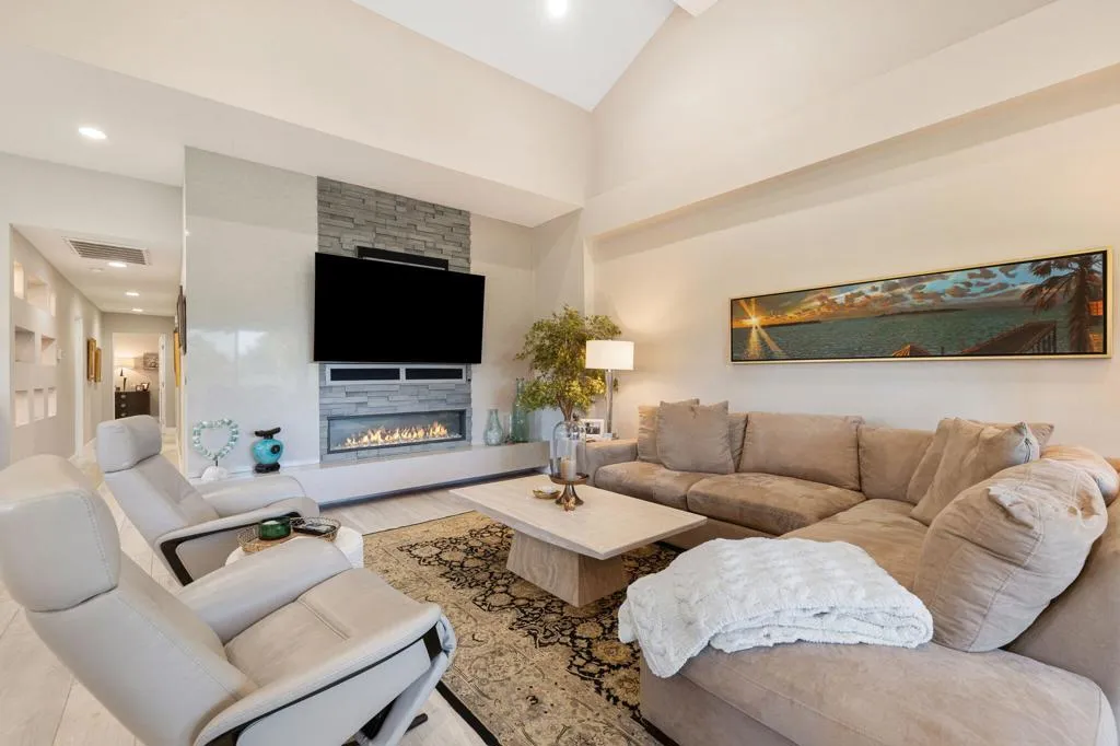 338 Paseo Primavera, Palm Desert, California 92260 home-pic-7