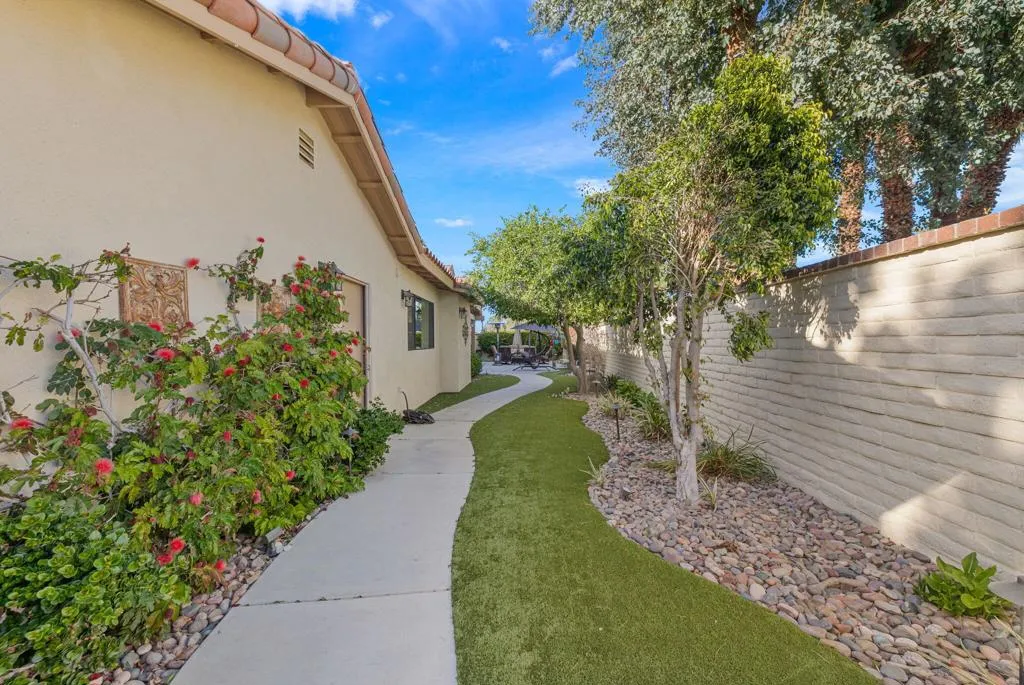 338 Paseo Primavera, Palm Desert, California 92260 home-pic-31