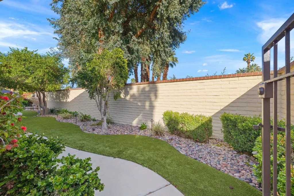 338 Paseo Primavera, Palm Desert, California 92260 home-pic-30