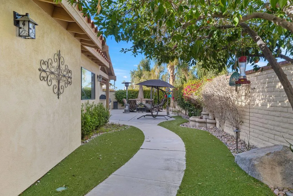 338 Paseo Primavera, Palm Desert, California 92260 home-pic-32
