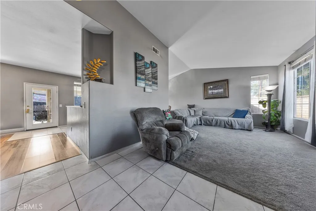 34711 Sunlight, Yucaipa, California 92399 home-pic-4