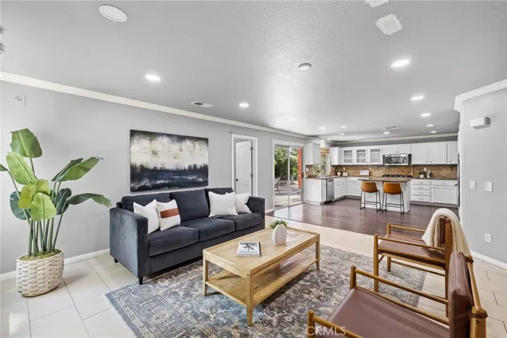 74 Linhaven, Irvine, California 92602