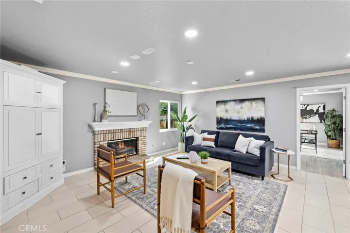 74 Linhaven, Irvine, California 92602
