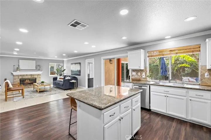 74 Linhaven, Irvine, California 92602