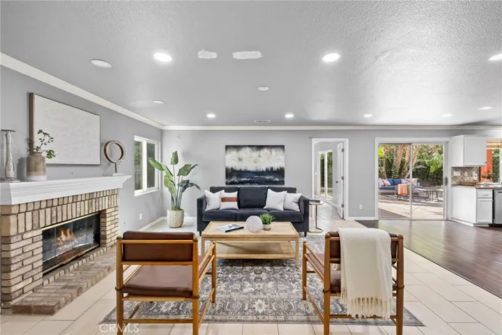 74 Linhaven, Irvine, California 92602
