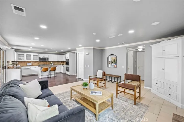 74 Linhaven, Irvine, California 92602