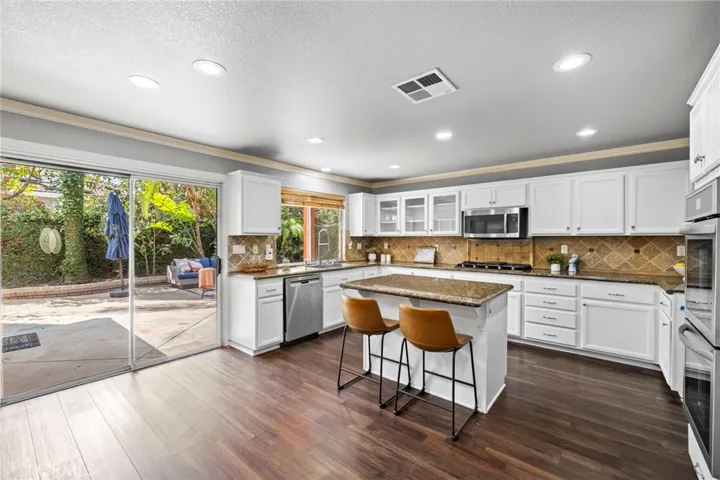 74 Linhaven, Irvine, California 92602