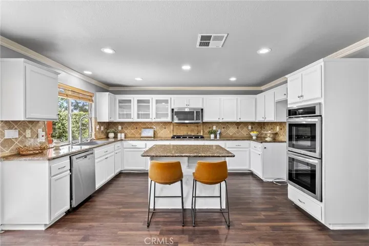 74 Linhaven, Irvine, California 92602