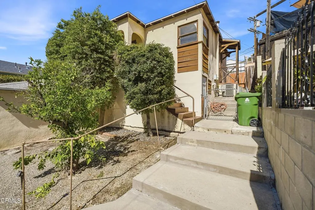 2307 Moss Avenue, Los Angeles, California 90065 home-pic-2
