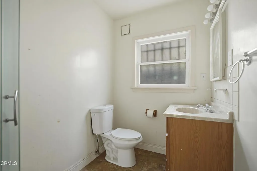 2307 Moss Avenue, Los Angeles, California 90065 home-pic-18