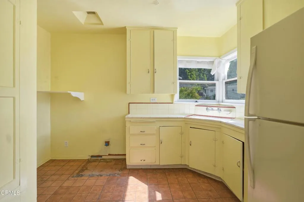 2307 Moss Avenue, Los Angeles, California 90065 home-pic-6