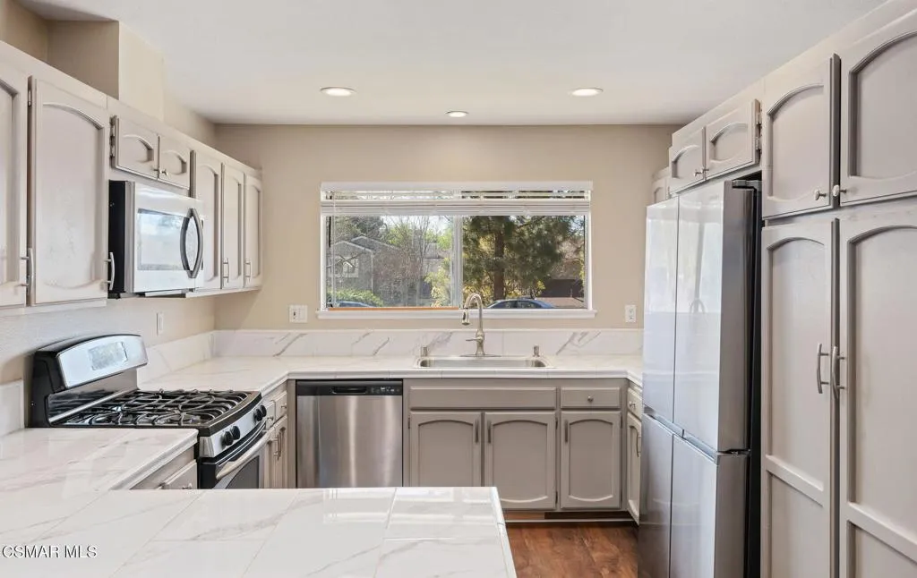 14985 Reedley Street, Moorpark, California 93021 home-pic-10