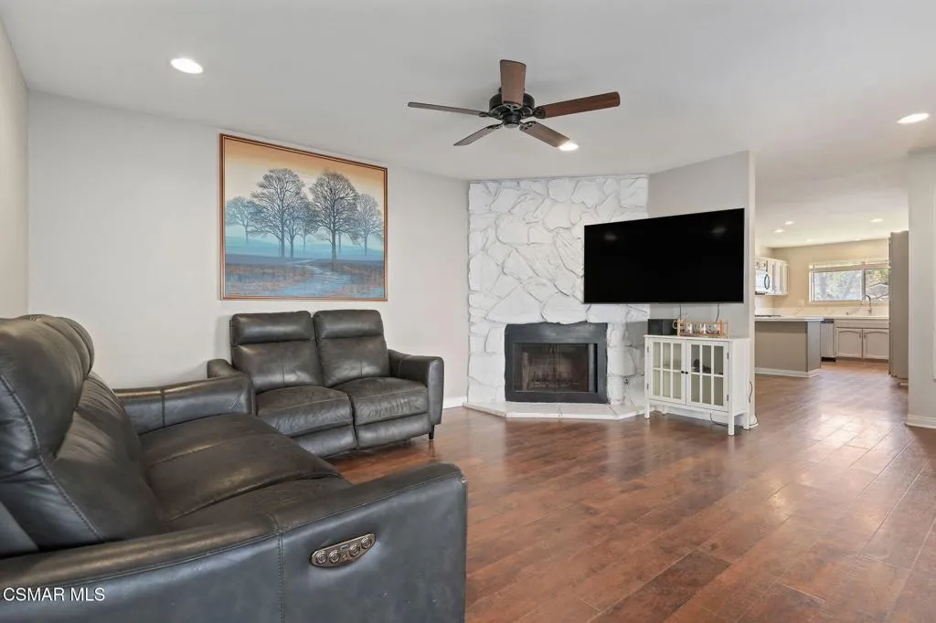 14985 Reedley Street, Moorpark, California 93021 home-pic-4
