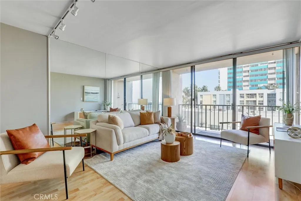 1750 E Ocean Boulevard 503, Long Beach, California 90802 home-pic-3