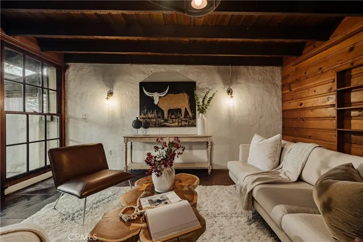 Detached Studio/ Flex Space- (Office/Music Studio/ Home Business)