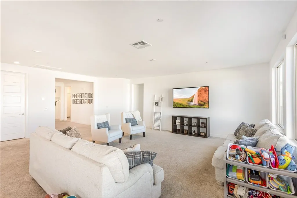 29458 Laredo Circle, Menifee, California 92584 home-pic-9