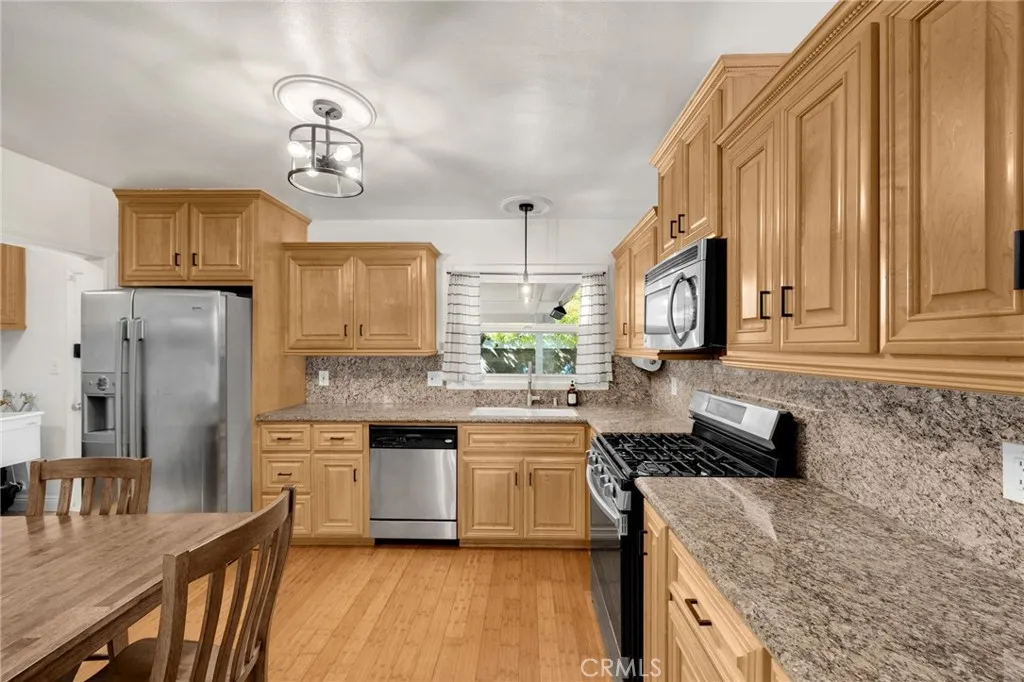 5533 Oliva Avenue, Lakewood, California 90712 home-pic-11