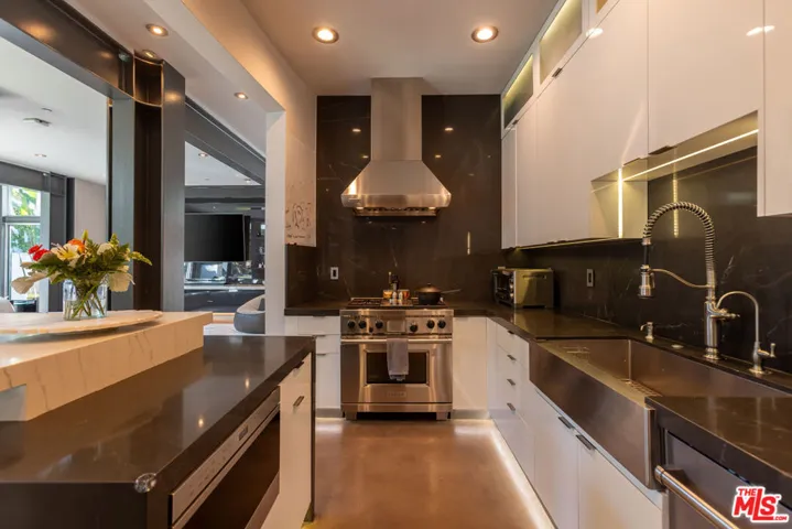 8538 Eastwood Road, Los Angeles, California 90046