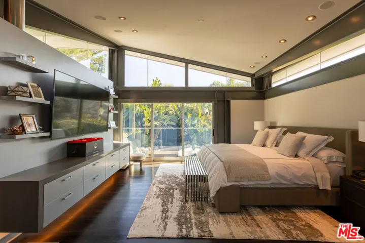 8538 Eastwood Road, Los Angeles, California 90046