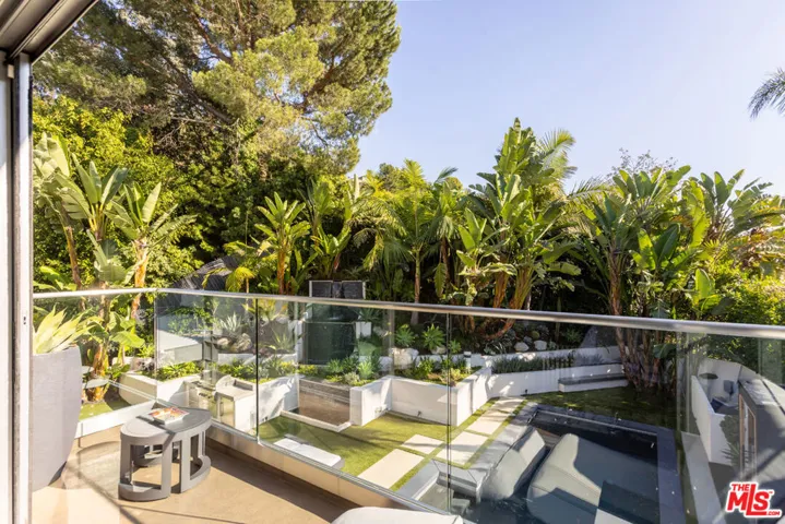 8538 Eastwood Road, Los Angeles, California 90046