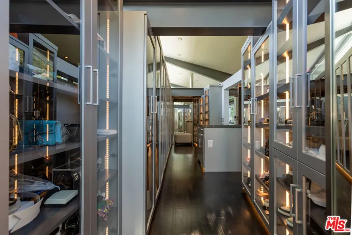 8538 Eastwood Road, Los Angeles, California 90046