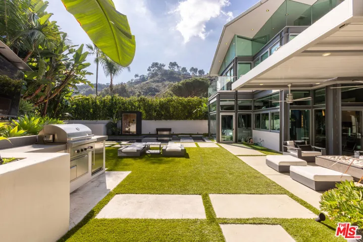 8538 Eastwood Road, Los Angeles, California 90046