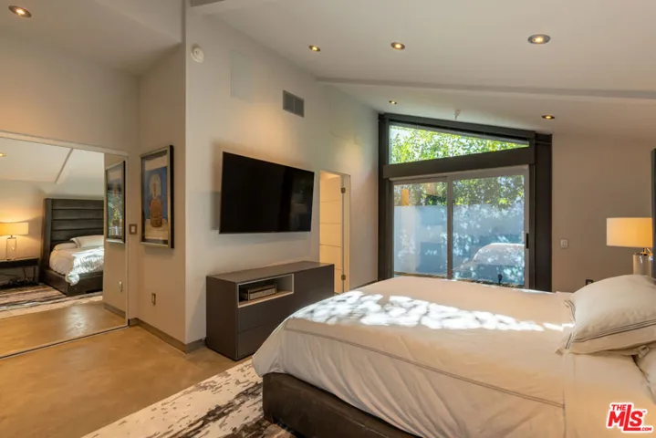 8538 Eastwood Road, Los Angeles, California 90046