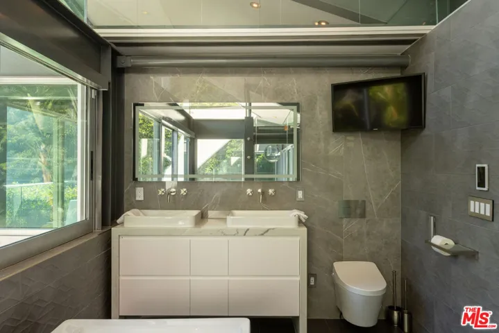 8538 Eastwood Road, Los Angeles, California 90046