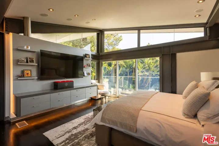 8538 Eastwood Road, Los Angeles, California 90046