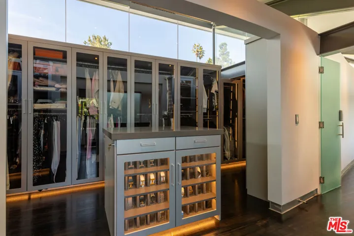 8538 Eastwood Road, Los Angeles, California 90046