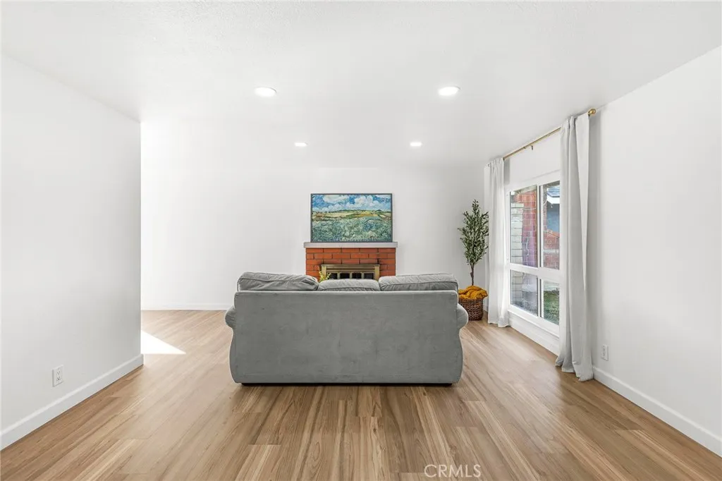 832 Smallwood, Colton, California 92324 home-pic-13