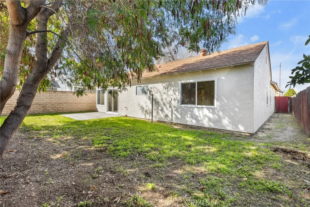 832 Smallwood, Colton, California 92324 home-pic-31