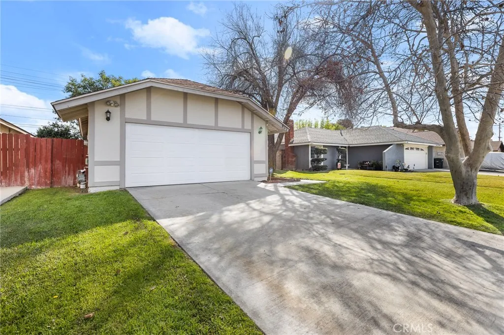 832 Smallwood, Colton, California 92324 home-pic-2