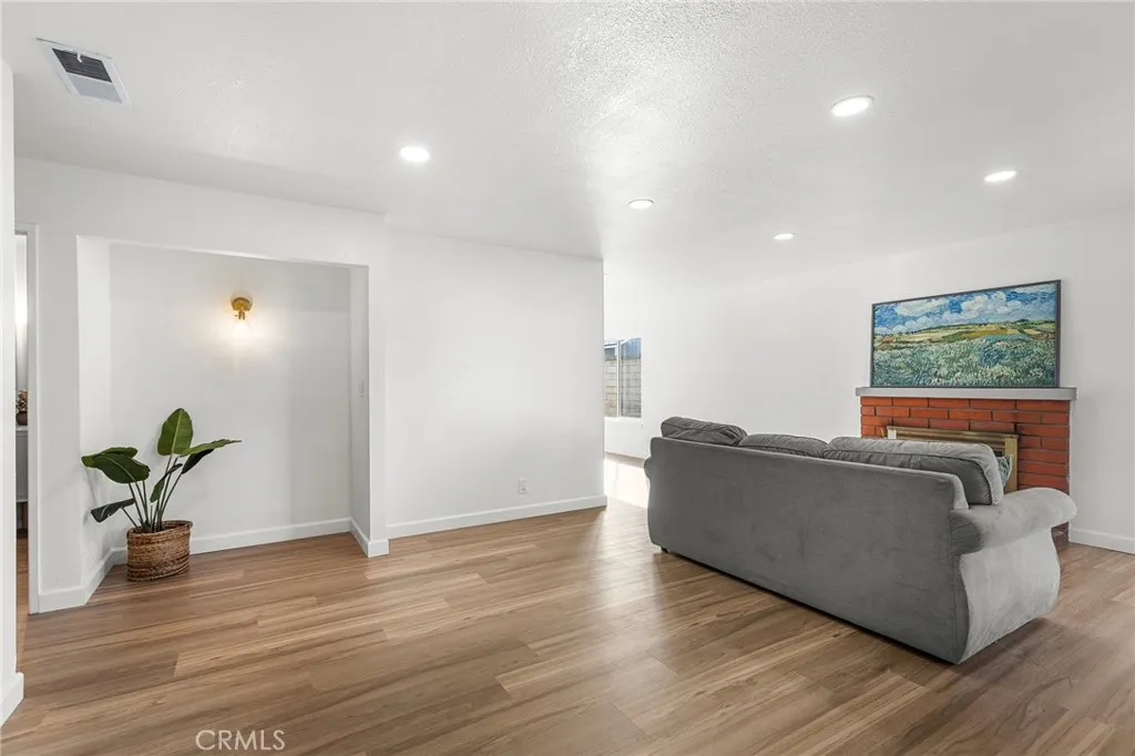 832 Smallwood, Colton, California 92324 home-pic-12