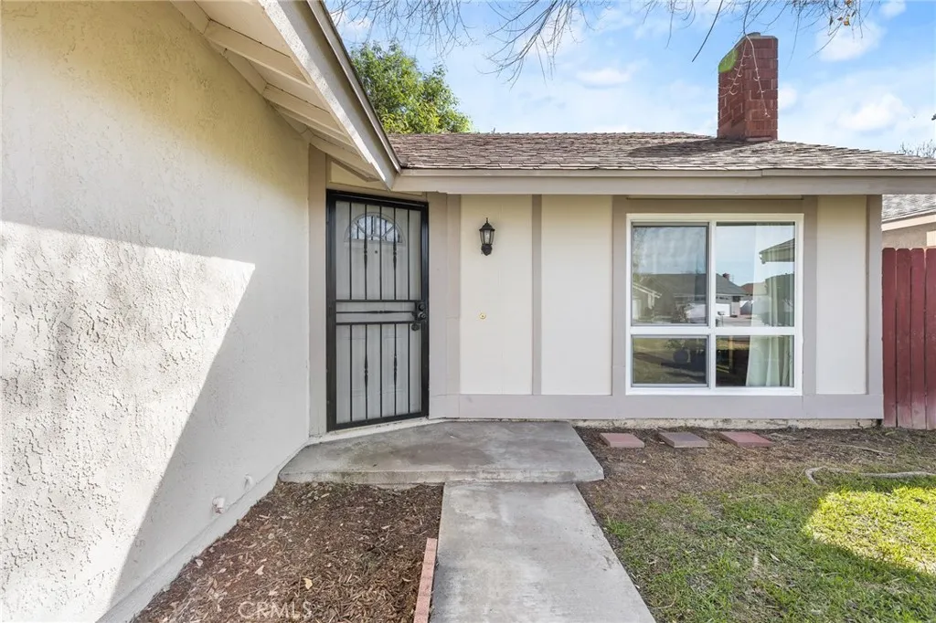 832 Smallwood, Colton, California 92324 home-pic-32