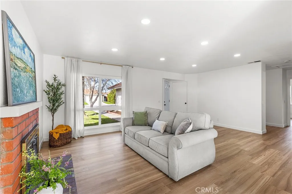 832 Smallwood, Colton, California 92324 home-pic-14