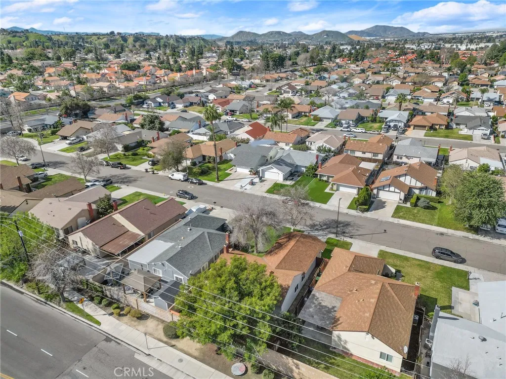 832 Smallwood, Colton, California 92324 home-pic-6