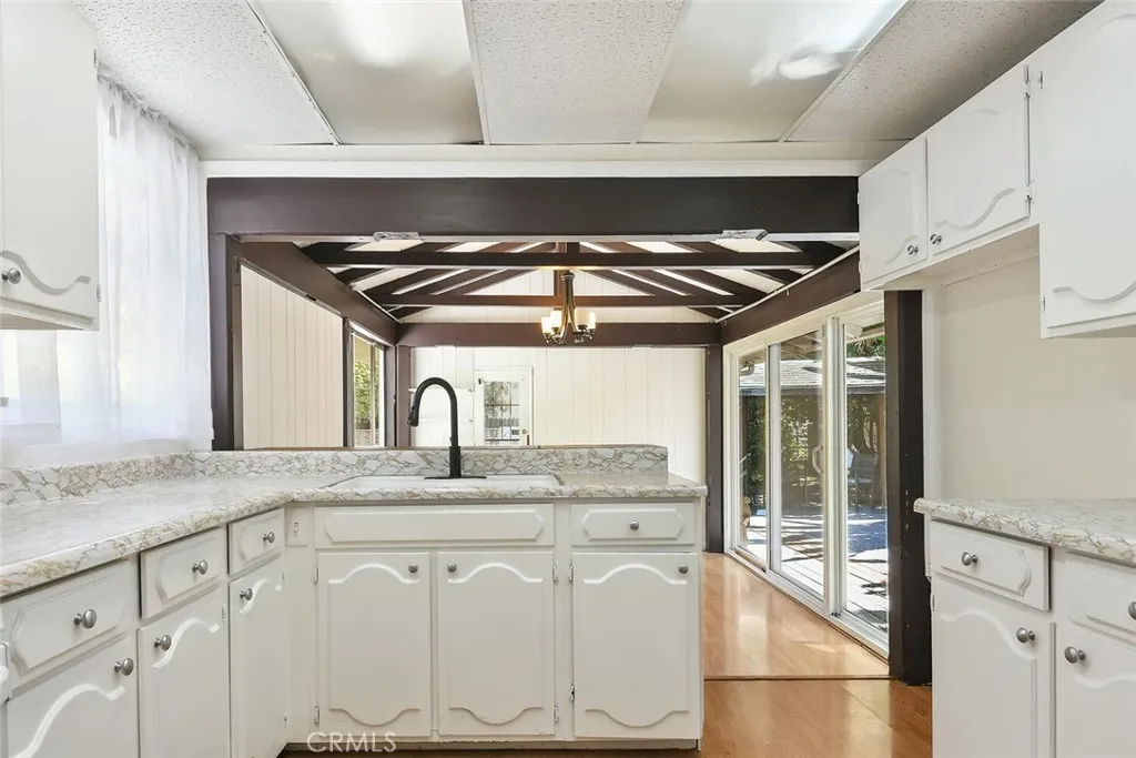 5136 Noble Ave, Sherman Oaks, California 91403 home-pic-12