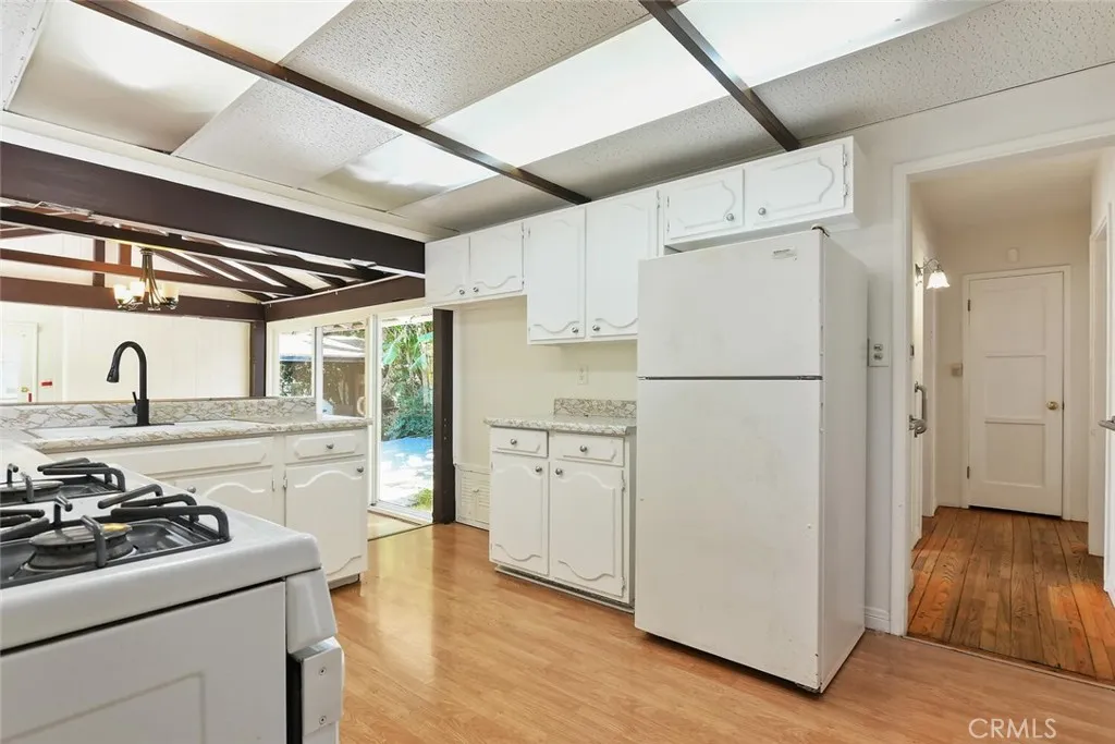 5136 Noble Ave, Sherman Oaks, California 91403 home-pic-13