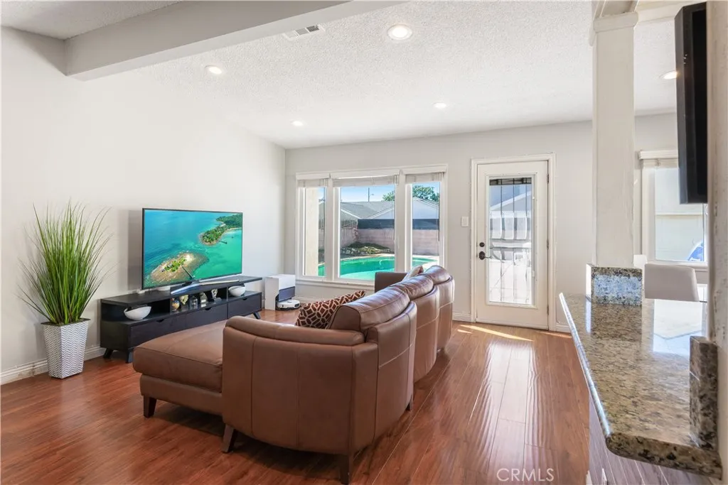 20017 Bernist Avenue, Torrance, California 90503 home-pic-3