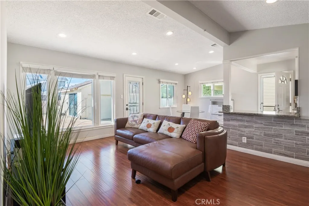 20017 Bernist Avenue, Torrance, California 90503 home-pic-4