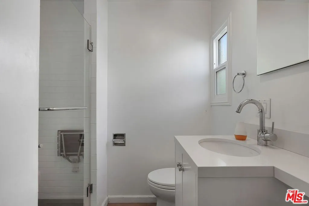 1271 S Mullen Avenue, Los Angeles, California 90019 home-pic-20