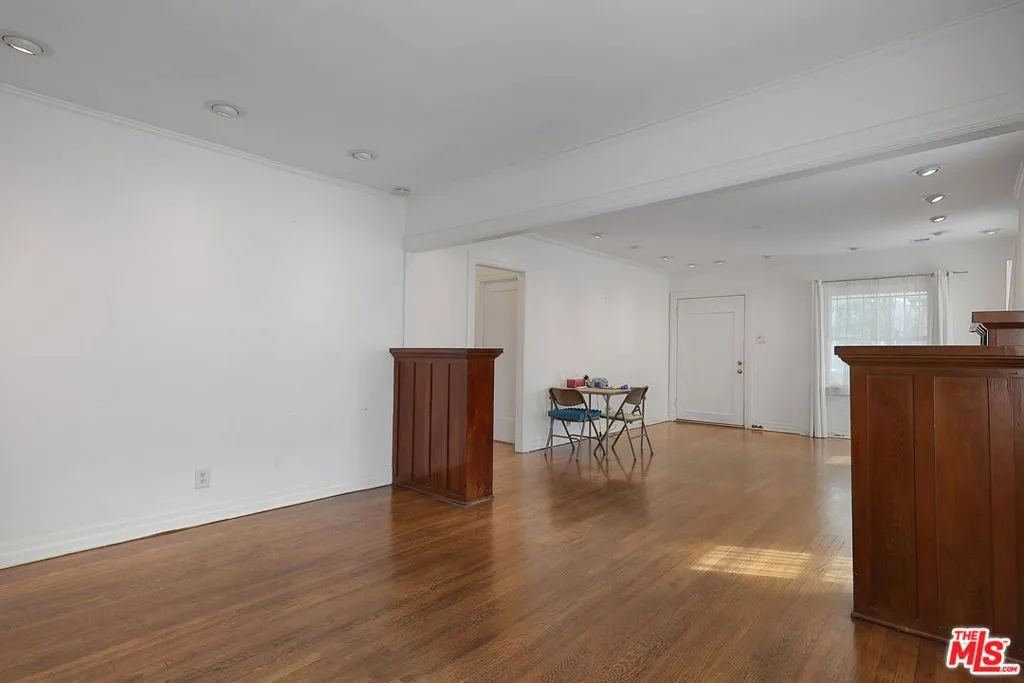 1271 S Mullen Avenue, Los Angeles, California 90019 home-pic-12